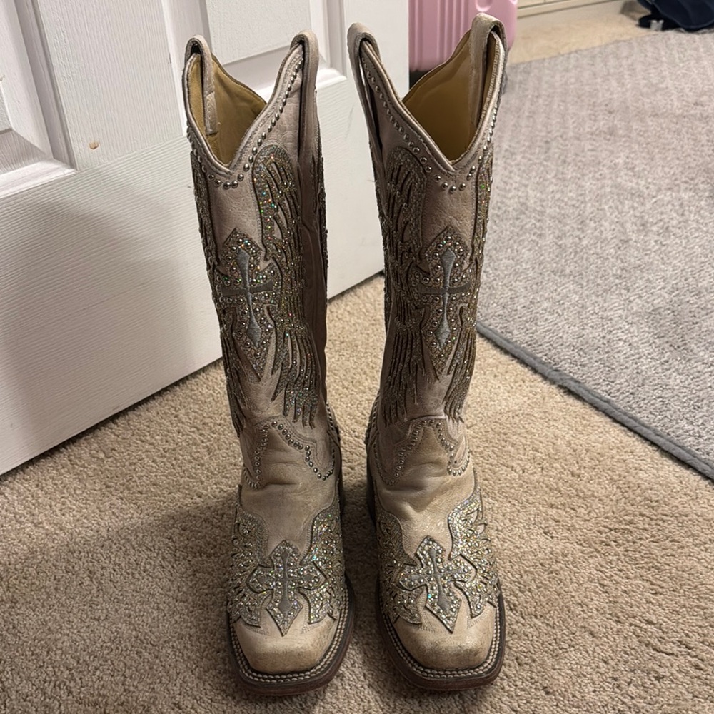 Corral Tan and Silver Embroidered Boots
